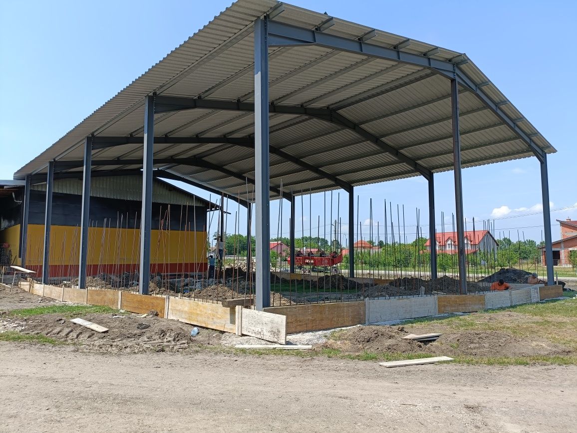 Hala pe structura metalica 17x35x5-6m învelită cu panouri sandwich