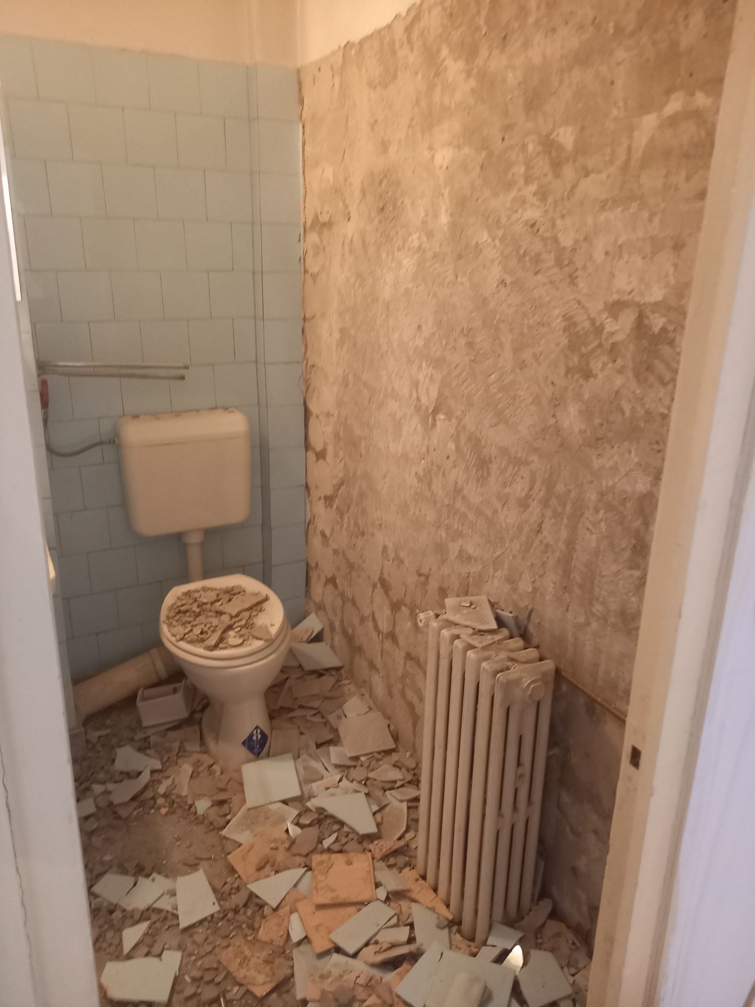 Decopertare Gresie Faianta Taiere TaiatPerețiBeton Santuri elec Brașov