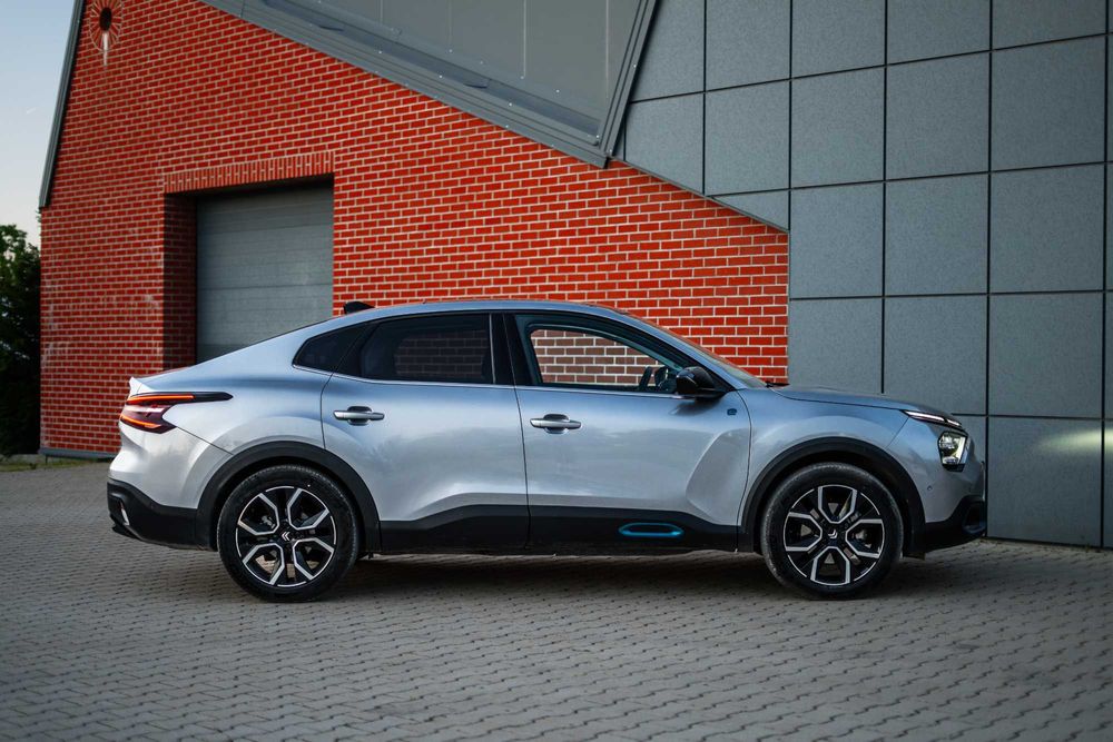 Citroën ë-C4 X – 2023 г., най-високо ниво на
оборудване, като нова!