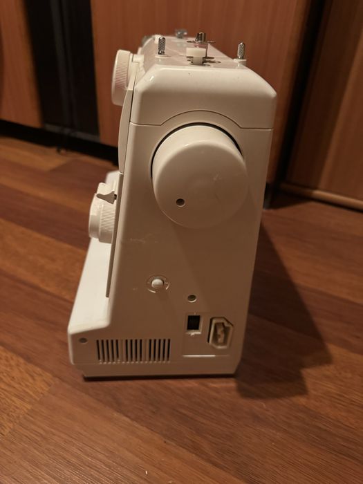 Masina de cusut queen n660