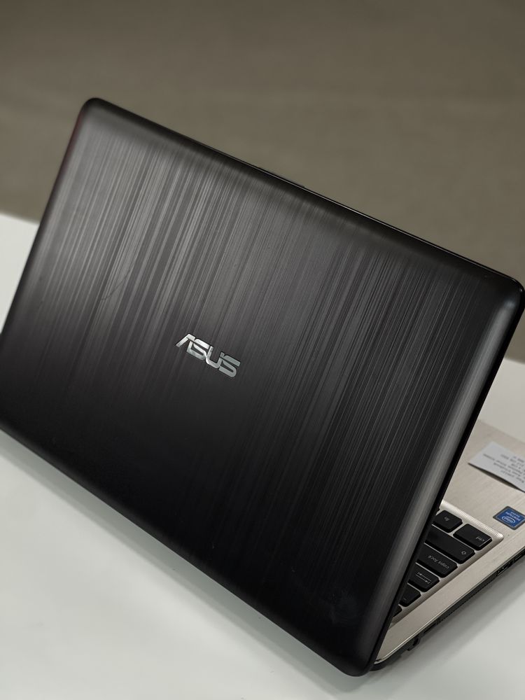 Продается ноутбук Asus Vivobook