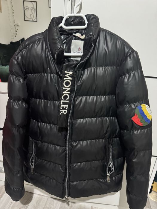 Geaca iarna, Moncler