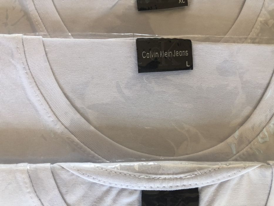 Tricou  Calvin Klein.Produs nou! Așteptăm comenzile dtra!