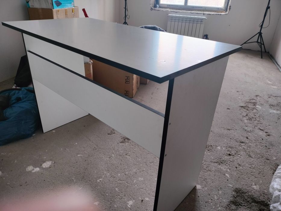 Продается стол небольшой