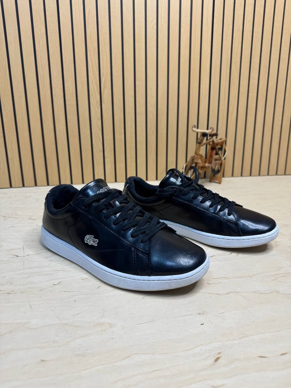 Lacoste b-u 40 razmer xolati zoʻr tirnalgan joylari yoʻq yangi