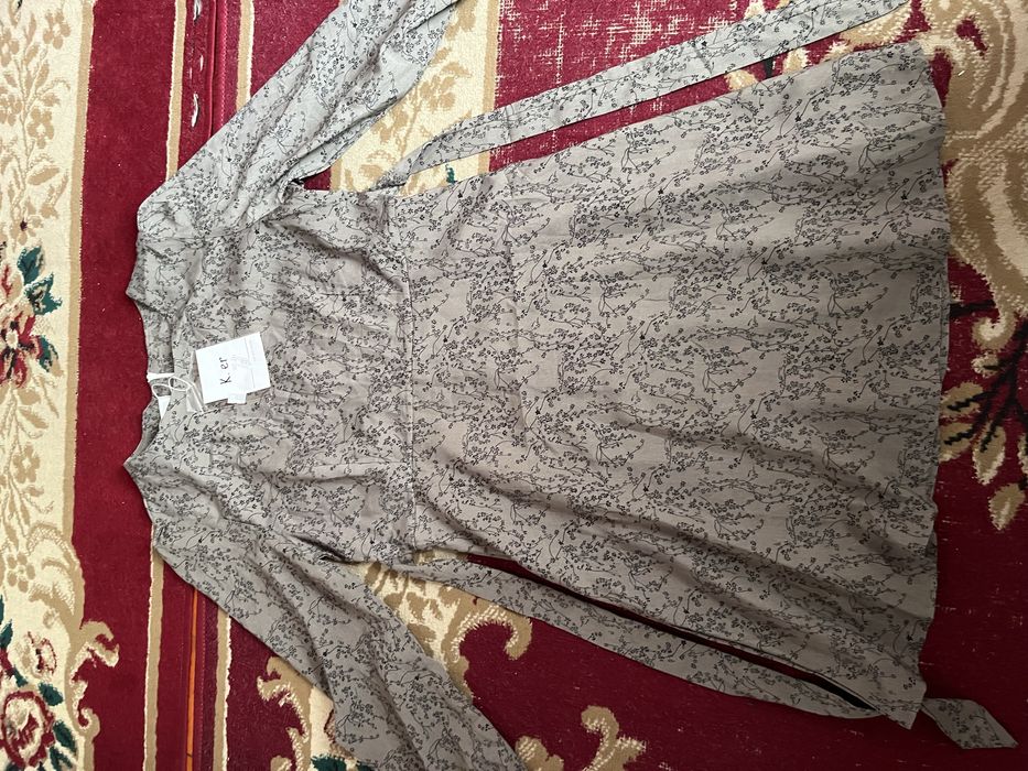 Жаңа ашық сұр гүлді көйлек(тегімен) 42/44 размер