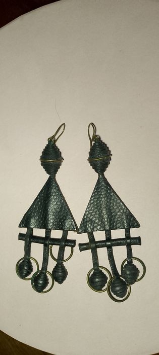 Кожаные серьги - тумары.