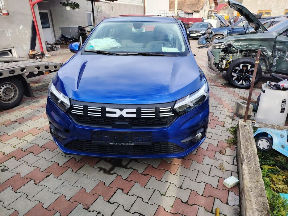 Vând Dacia Sandero avariat an 2023 motor 1000 tce 23000 km