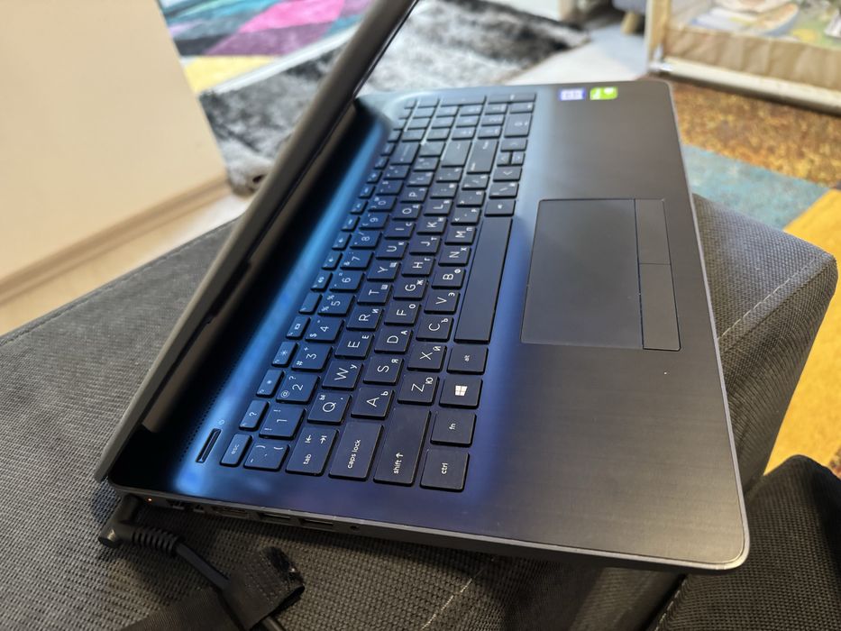 Лаптоп HP 15 da0 windows 11