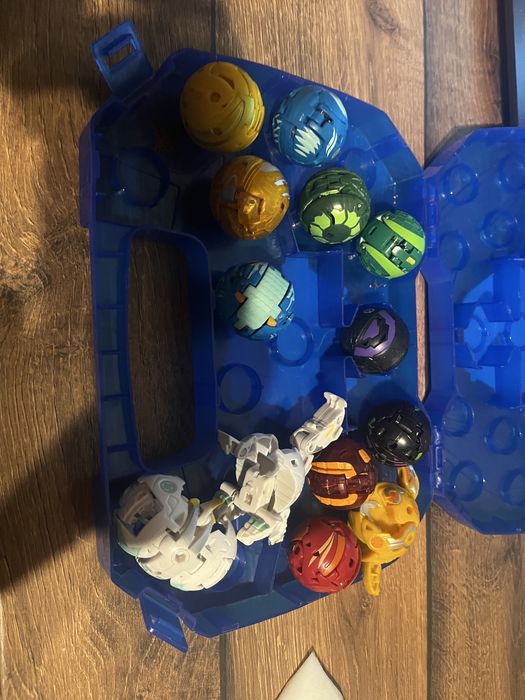 Бакугани и кутия за бакугани