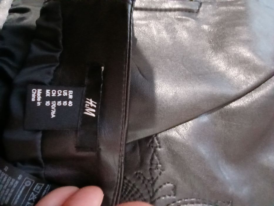 Fuste mini ,unele noi cu etichetă la prețul de  30 roni bucata