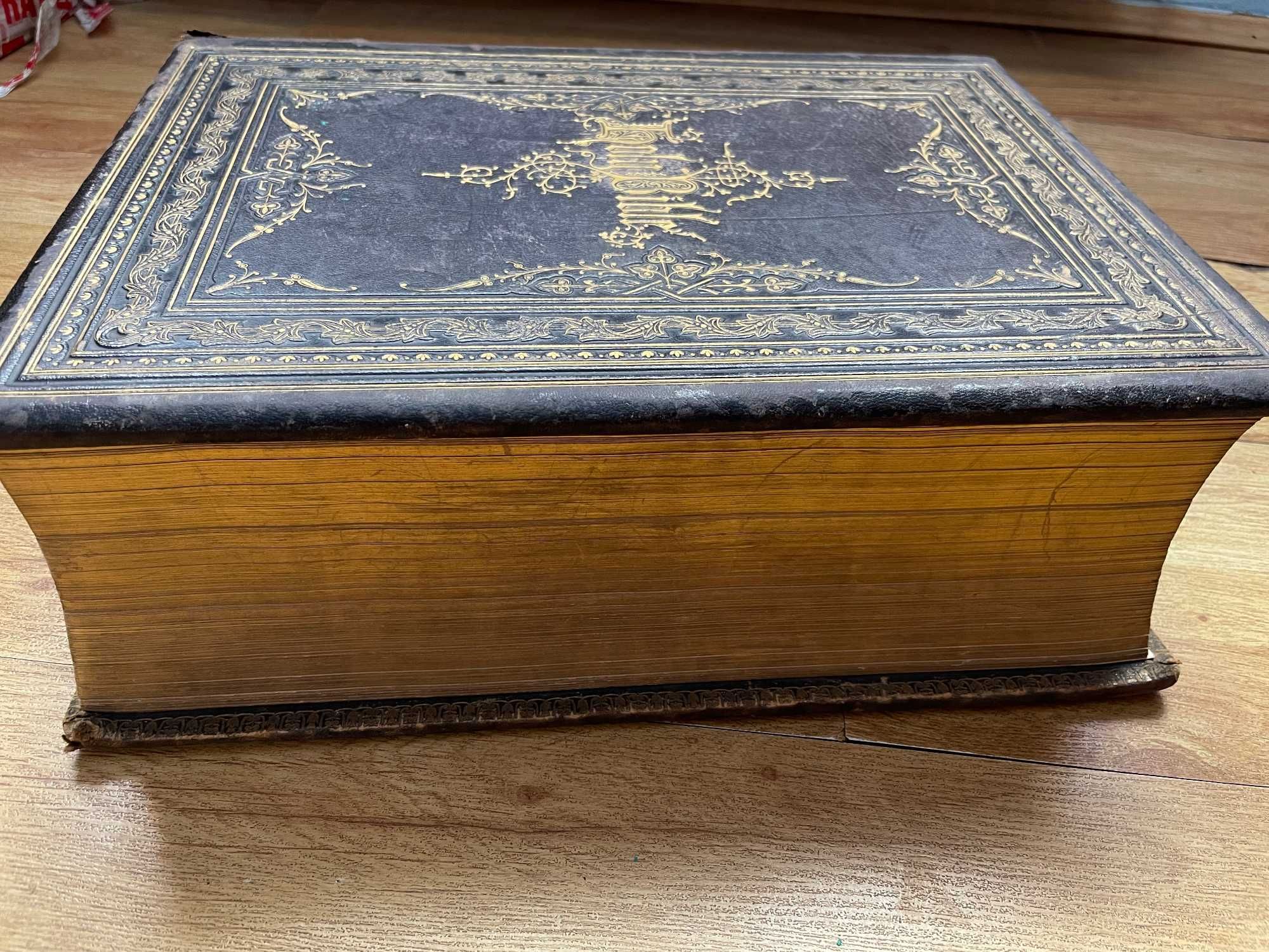 Biblia veche , 1873 , engleza, 10.5 kg. , 37.5 x 29 x 13 cm , Biblie
