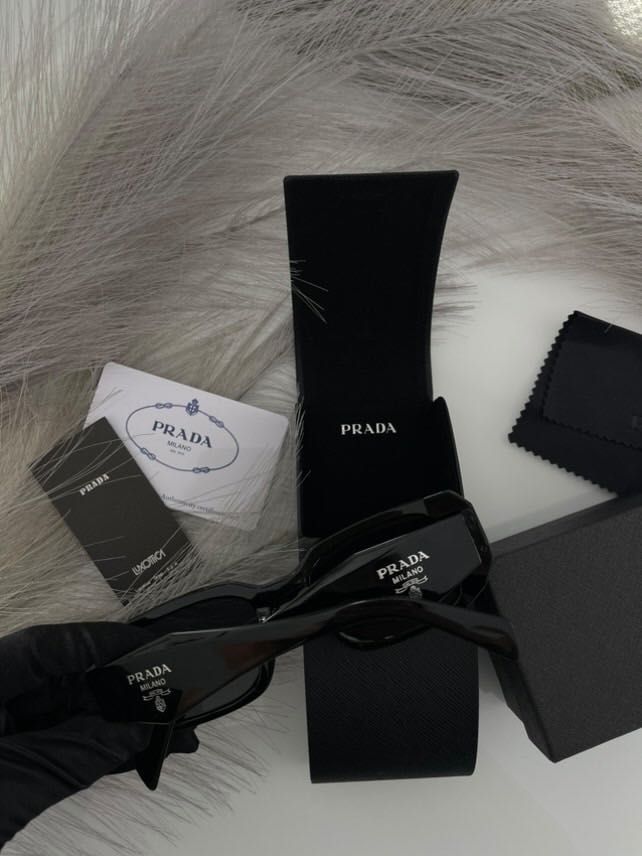PRADA слънчеви очила с кутия и сертификат