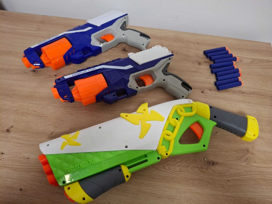 Vand lot jucarii cu 3 arme Nerf