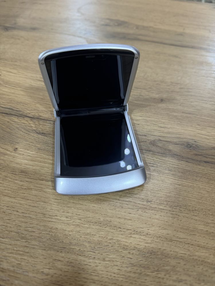 Motorola razr 2020год 256gb silver