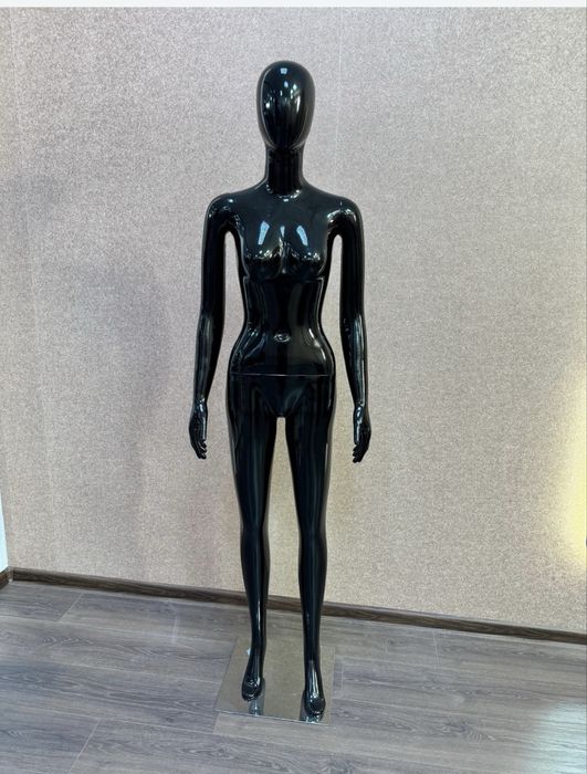 Манекен чёрный женский