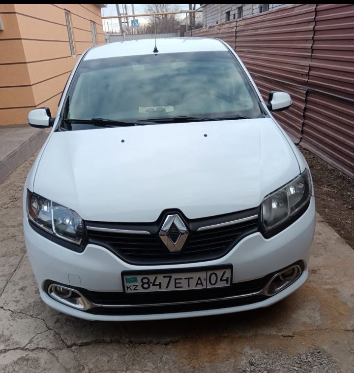 Рено Логан продам 2015г