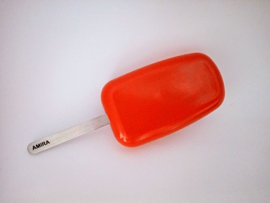 Брошка от епоксидна смола