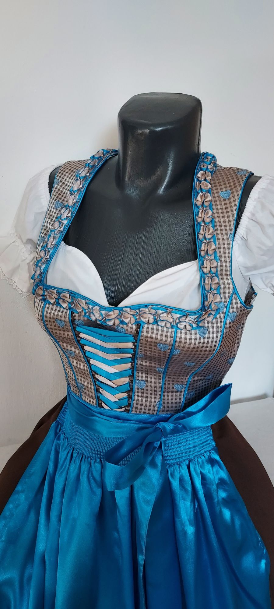 Dirndl marime 32 bavareza tiroleza Oktoberfest