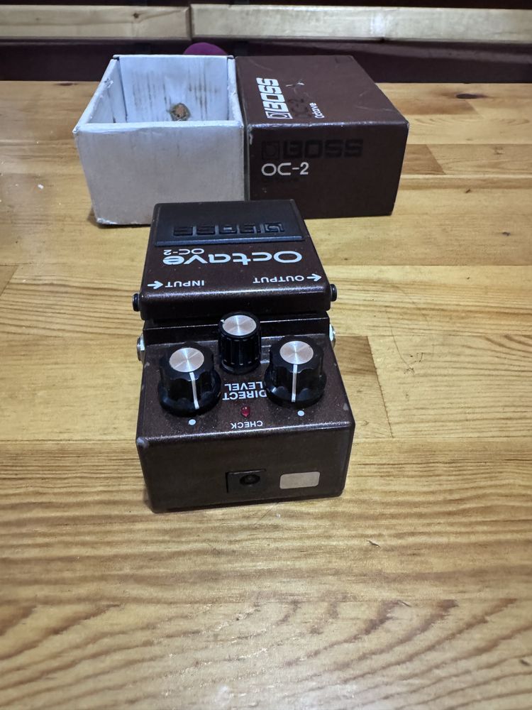 Продам гитарную примочку BOSS OCTAVER OC-2. В идеальном состоянии