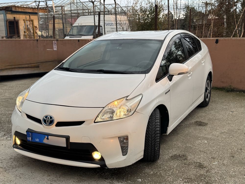 Vand masina personala Prius G3 2013