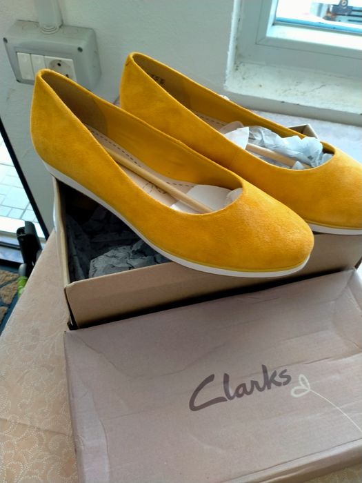 De vinzare, încălțăminte femei.