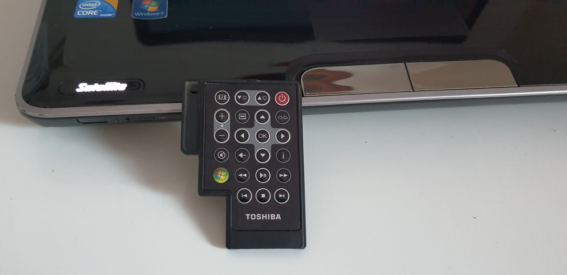 Laptop TOSHIBA 18.4" (i5+telecomanda)