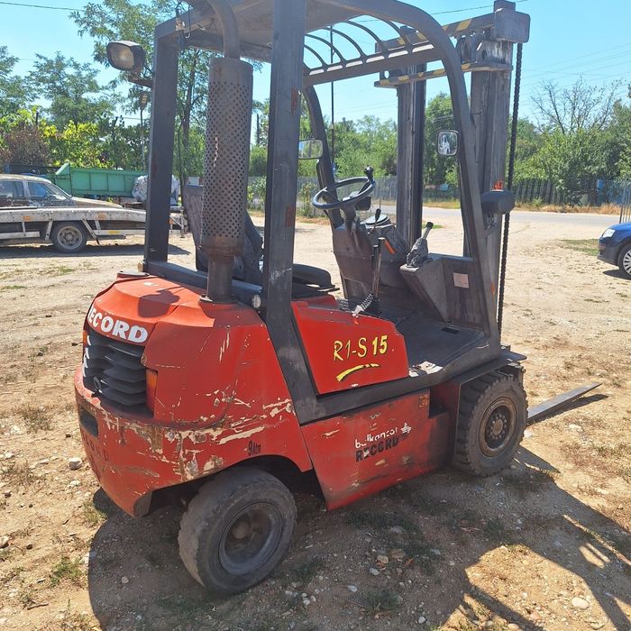 Încărcător frontal stivuitor