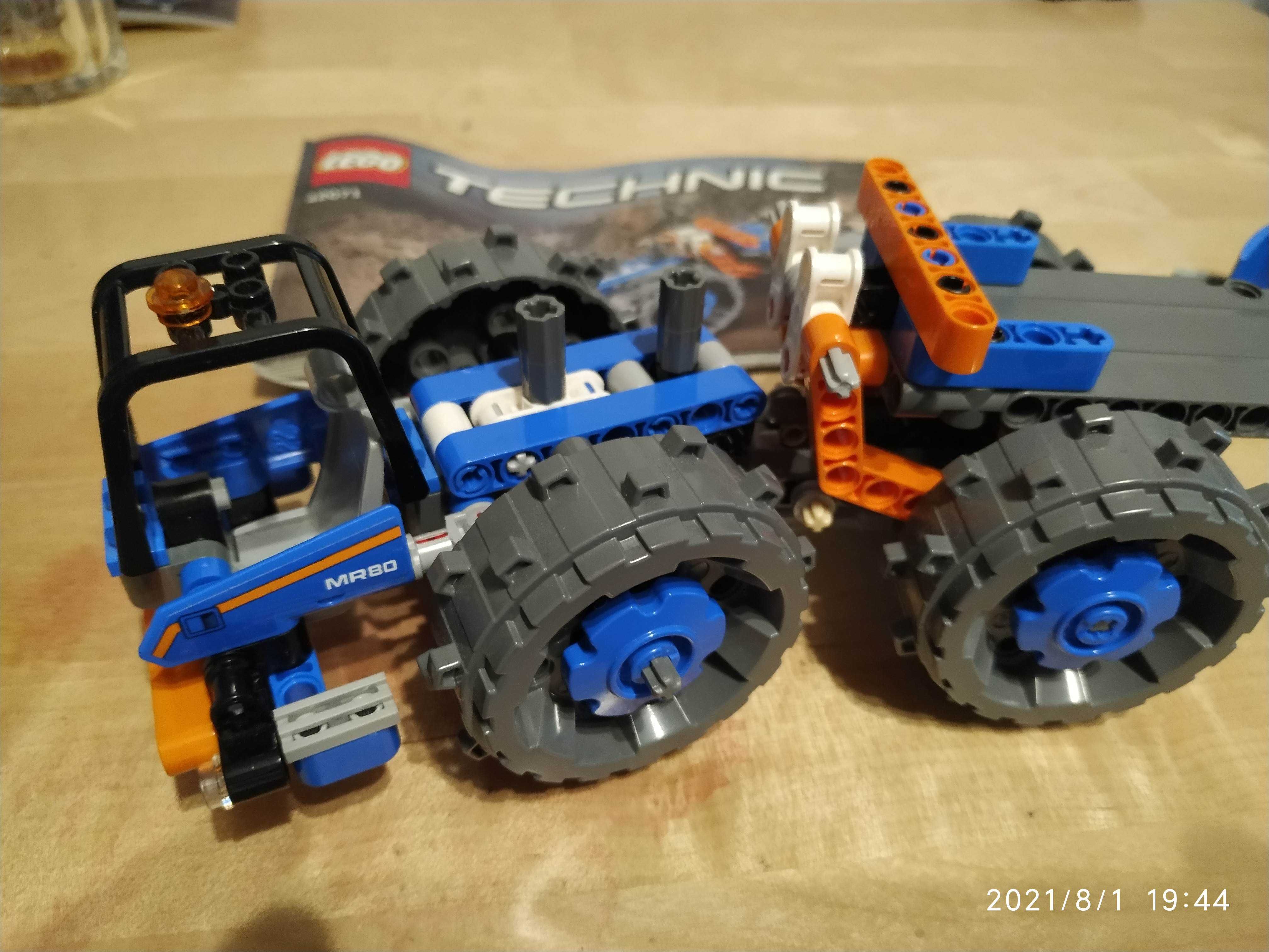 LEGO Technic 42071 Dozer Compactor