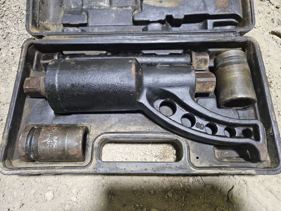 Ключ баллонный для грузовых автомобилей