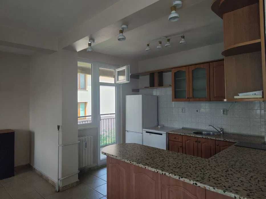 Дава се под наем Тристаен апартамент в София, Зона Б-18 - 123 кв.м за 700 € - Снимка #2
