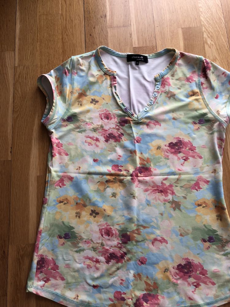 Tricou vernil cu floricele