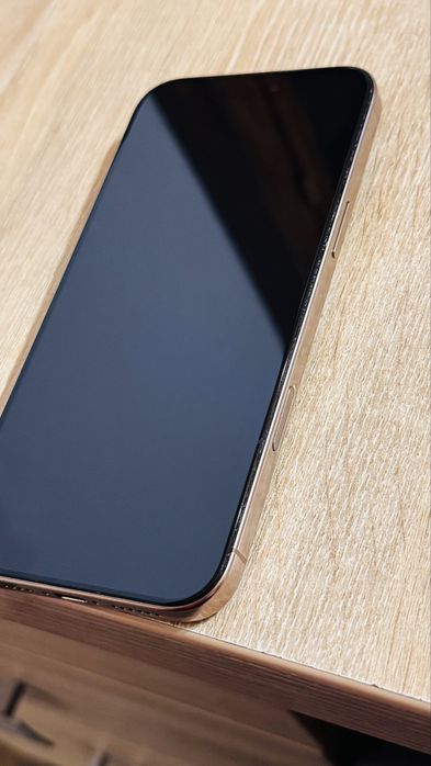 Vand iphone 15 si  16 pro max 256 gb in stare impecabila model esim