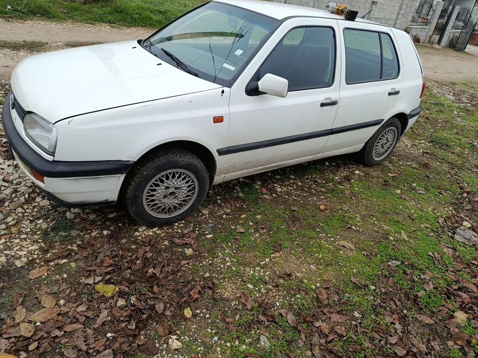 Продава се на Части Volkswagen Golf