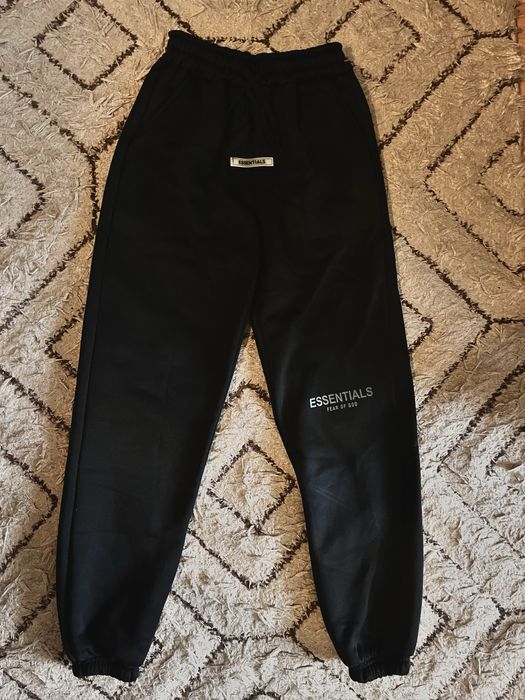 Долнища на Essentials, Nike Tech