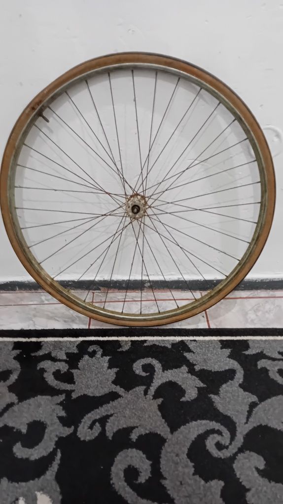 Vând roată față semicursieră second-hand
