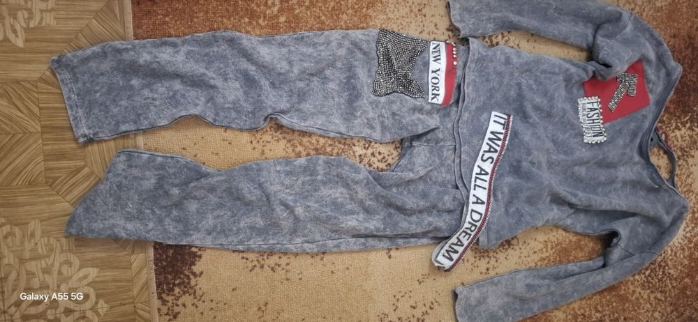 Дамски комплект спортно елегантен