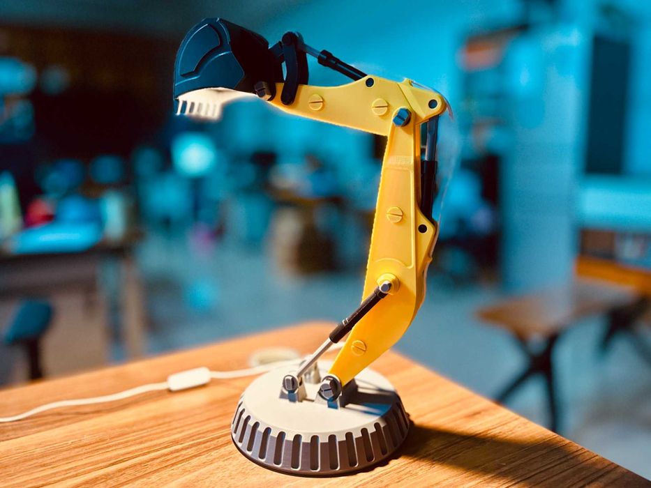 Настолна лампа във форма на Excavator