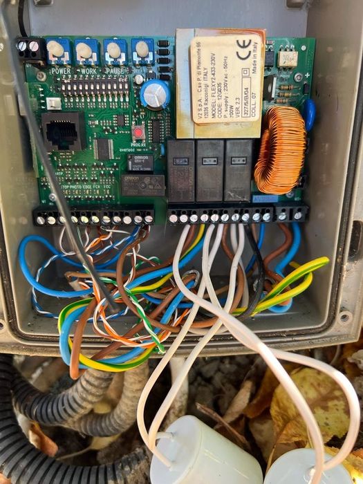 Reparatii uși de garaj, rulouri, automatizări porți