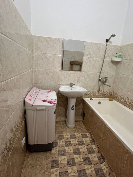 Shahar markazidan uy sotiladi