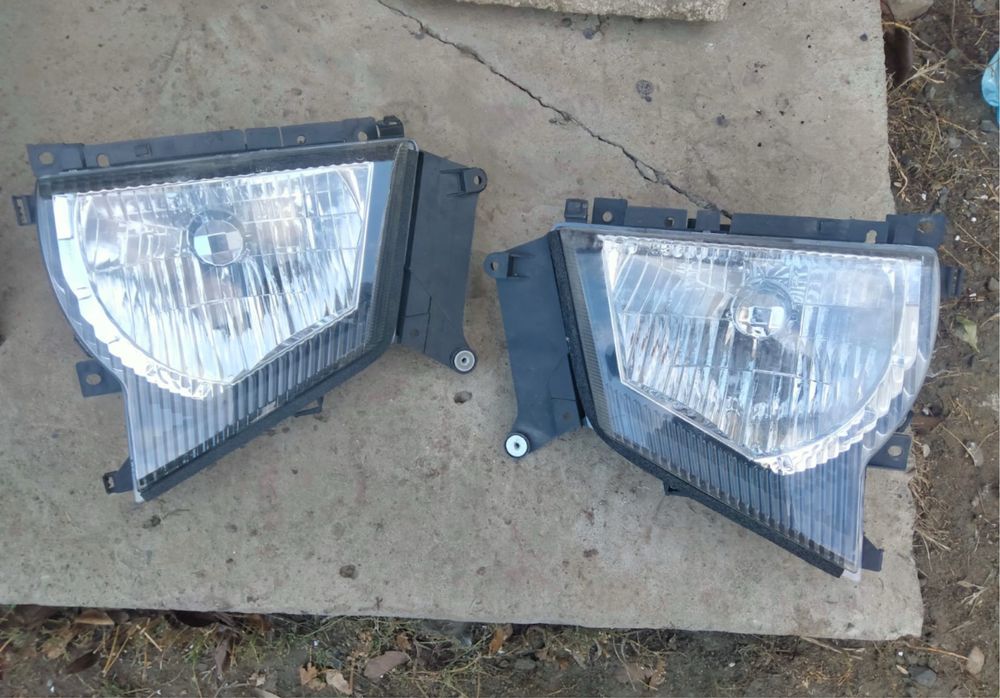 Фара Isuzu 2 шт