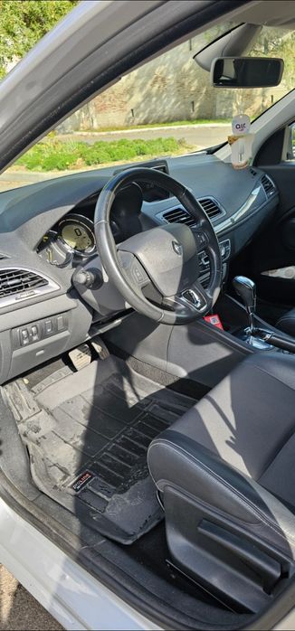 Vand Renault Megane 3 hatchback automat 2015