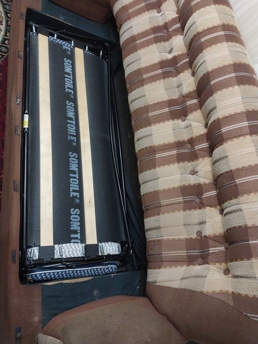 Диван с двумя креслами