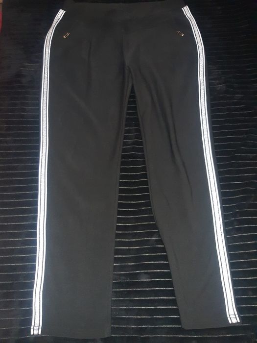 Vand pantaloni mărimi mari