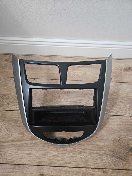 Продам панель под автомагнитолу на а/м Хендай солярис