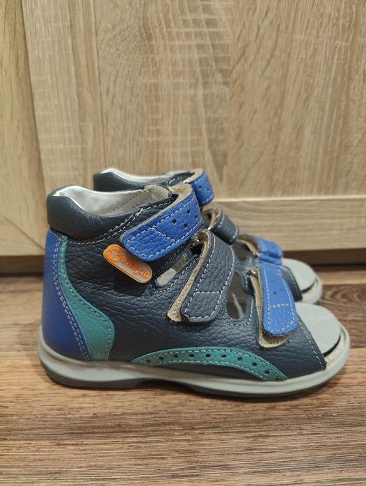 Отдам ортопедическую обувь 26р