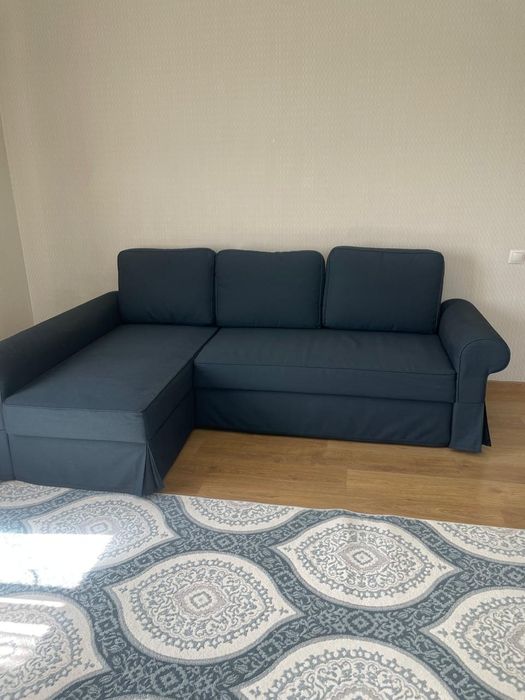 Угловой диван с отличном состоянии с нишей