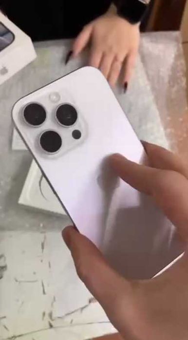 iPhone 16 pro акб: 100% 256Gb