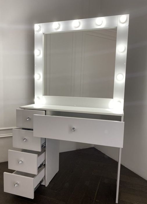 Туалетный столик