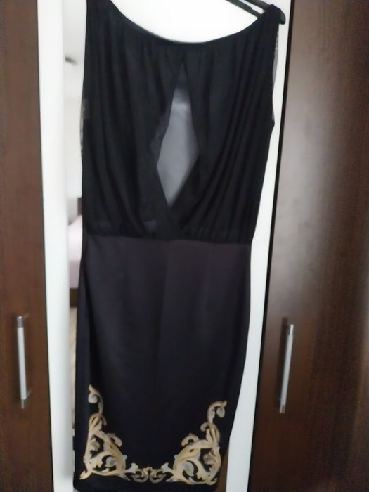 Рокля  с ефектен гръб от тюл